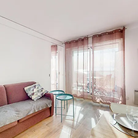 Gorgeous Apartment In Royan With House Sea View רויאן