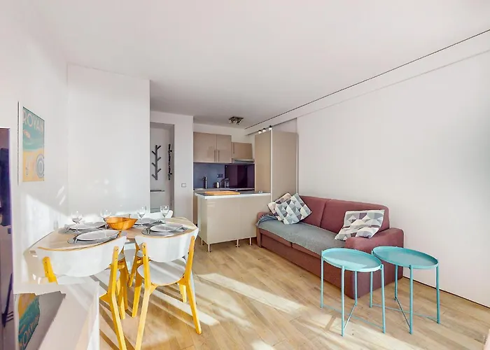 2 Bedroom Amazing In ロワイヤン