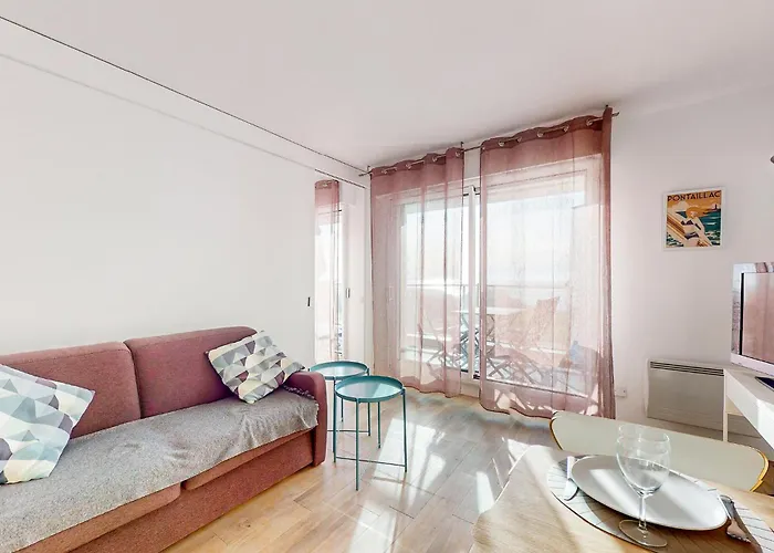 2 Bedroom Amazing In ロワイヤン