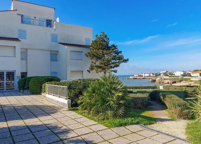 2 Bedroom Amazing In ロワイヤン